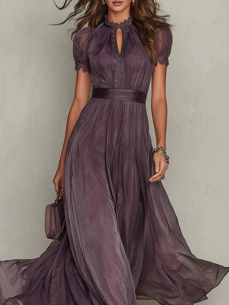 Flavia • Vestito lungo viola con scollo a chiave, bordo in pizzo di chiffon